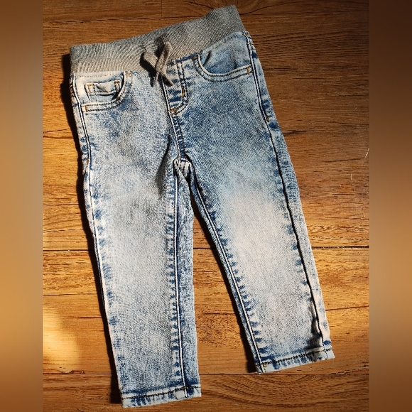 Toddler Knit Acid Wash Denim Skinny Jeans | 18M | Light Wash Denim - Picture 5 of 7